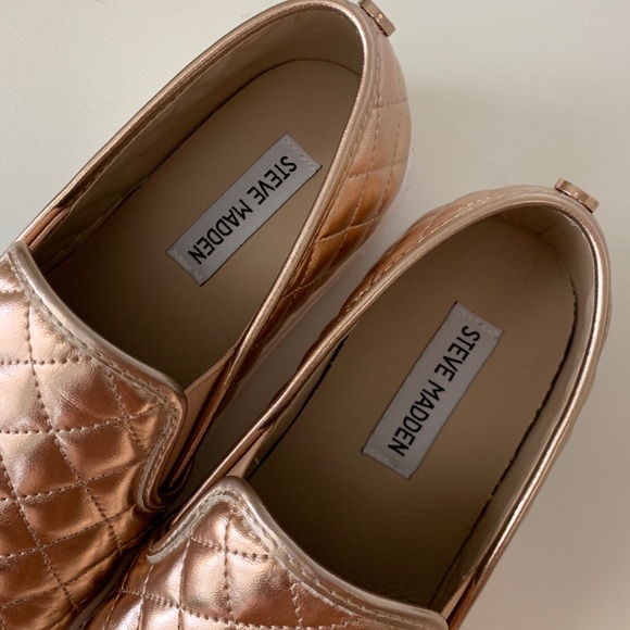 Steve Madden slip on sneakers in rose gold - Picture 3 of 6